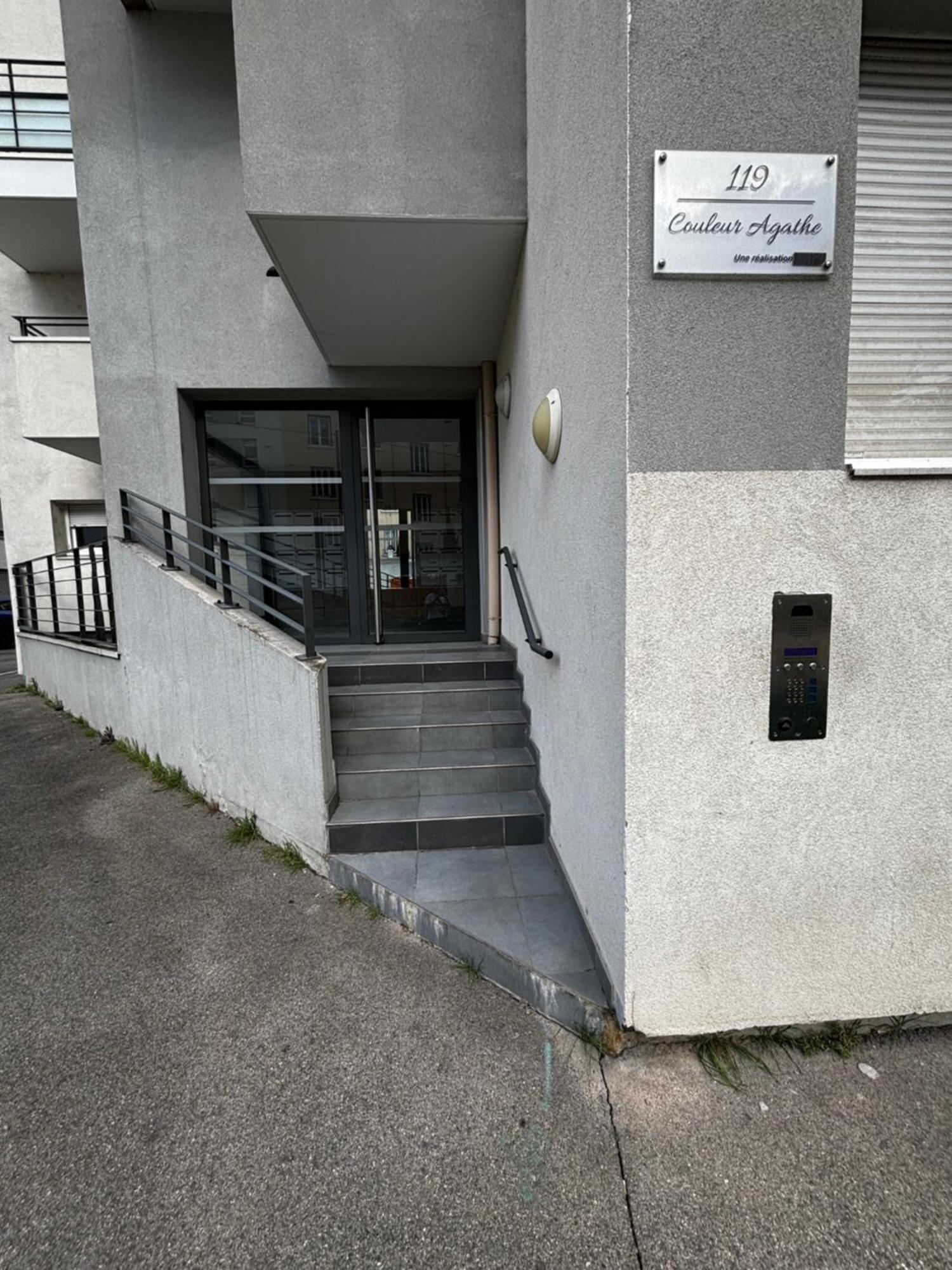 L'Havana : Proche Gare Partdieu / Aeroport / Groupama Stadium Villeurbanne Exterior photo